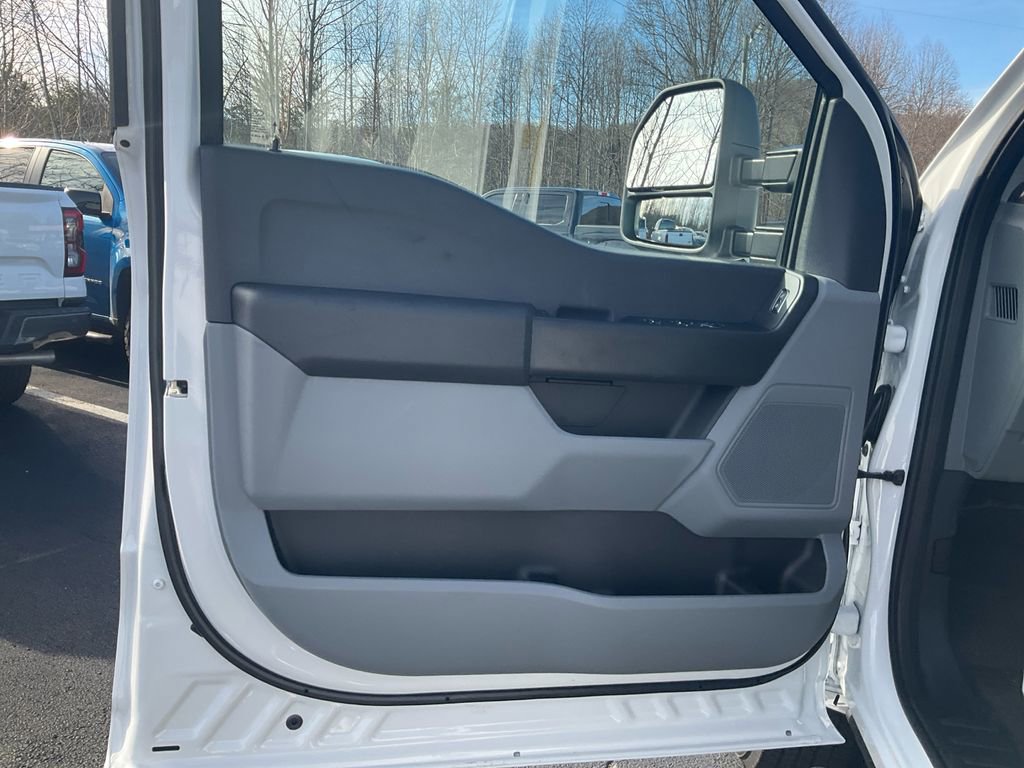 New 2026 Ford F250 XL image 17