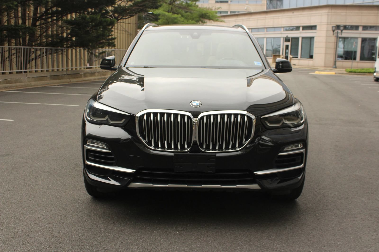 Used 2019 BMW X5 xDrive40i w/ Premium Package 2 AWD/4WD image 3