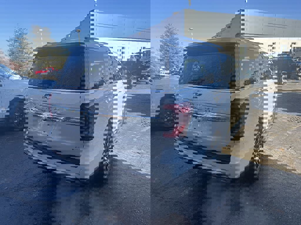 Used 2024 Ford Expedition Max Limited AWD/4WD image 5