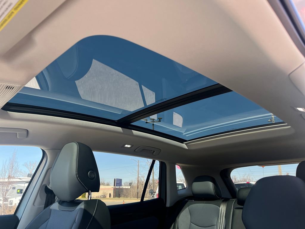 Used 2025 Volkswagen Tiguan SE w/ Panoramic Sunroof Package image 28