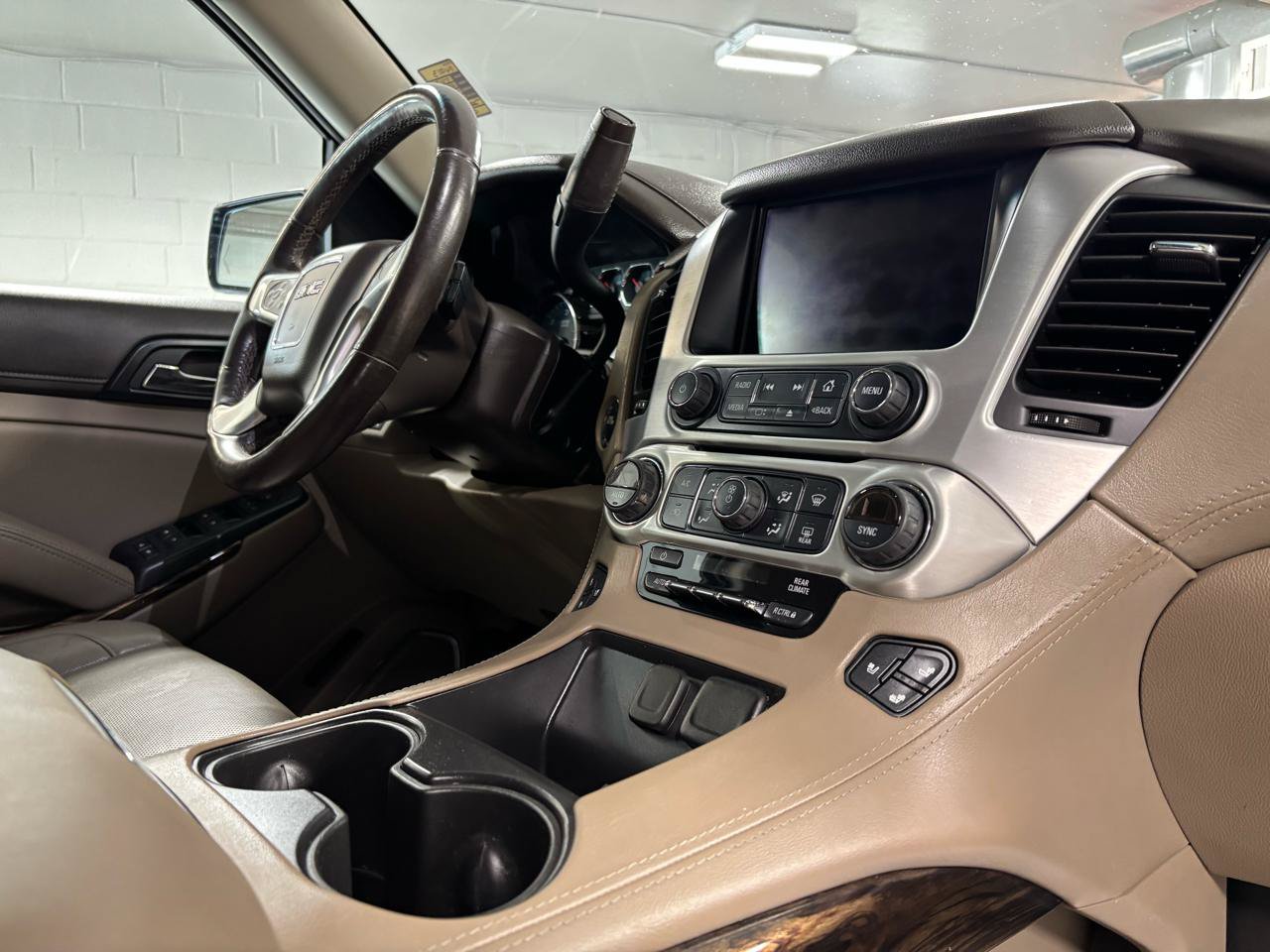 Used 2020 GMC Yukon XL SLT w/ Open Road Package AWD/4WD image 12
