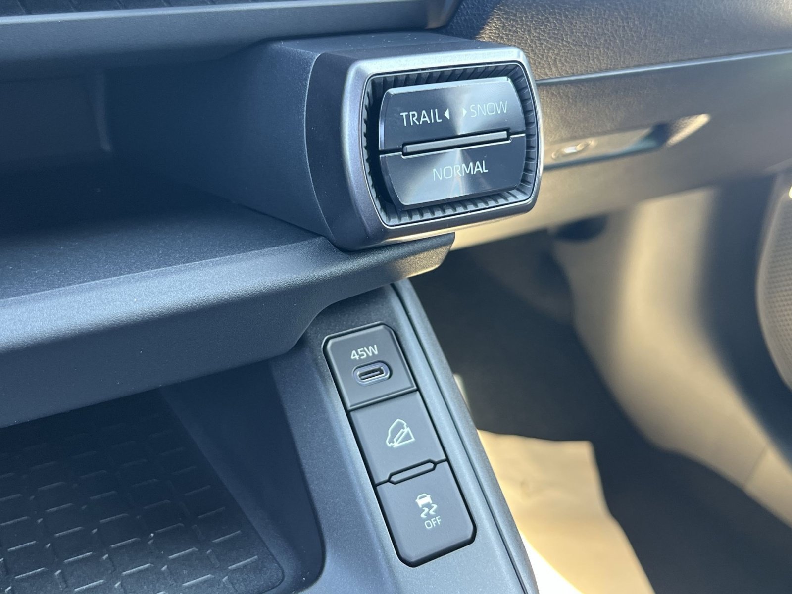 New 2026 Toyota RAV4 XSE AWD/4WD image 26