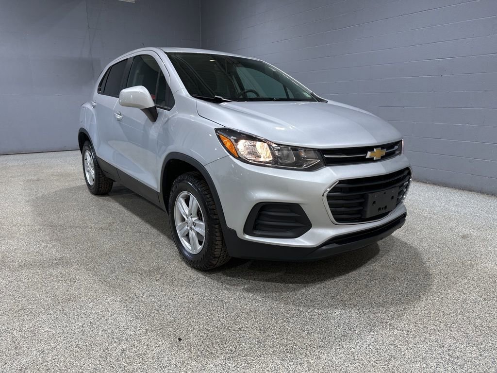 Used 2022 Chevrolet Trax LS w/ Tint and Cruise Package AWD/4WD image 1