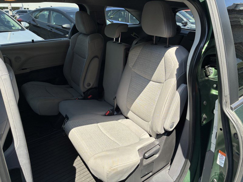 Used 2023 Toyota Sienna LE AWD/4WD image 16