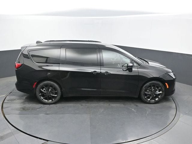 New 2027 Chrysler Pacifica Limited FWD image 49