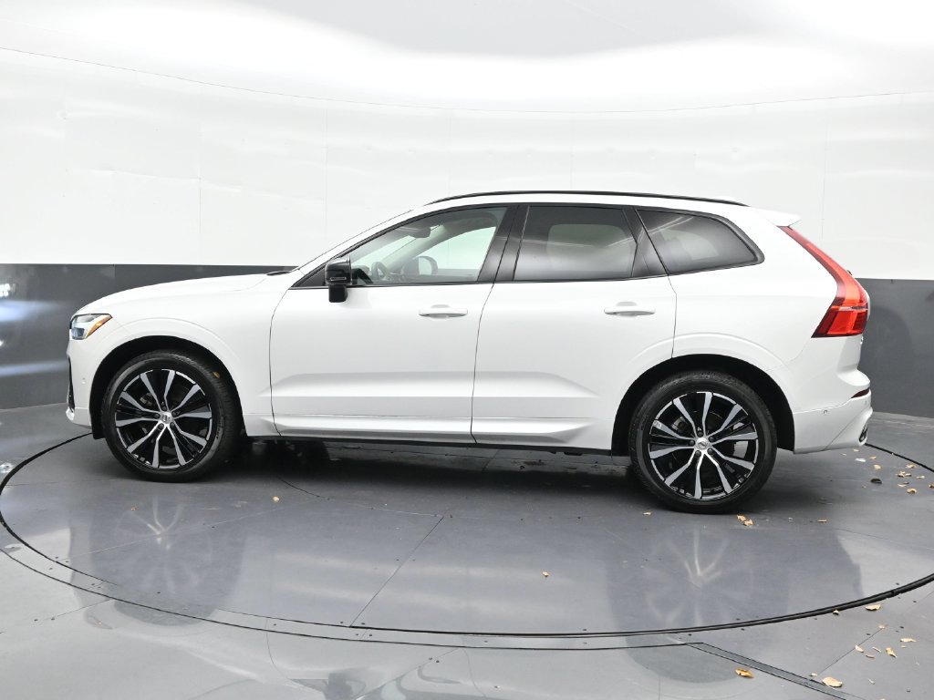 Certified 2024 Volvo XC60 B5 Plus AWD/4WD image 2