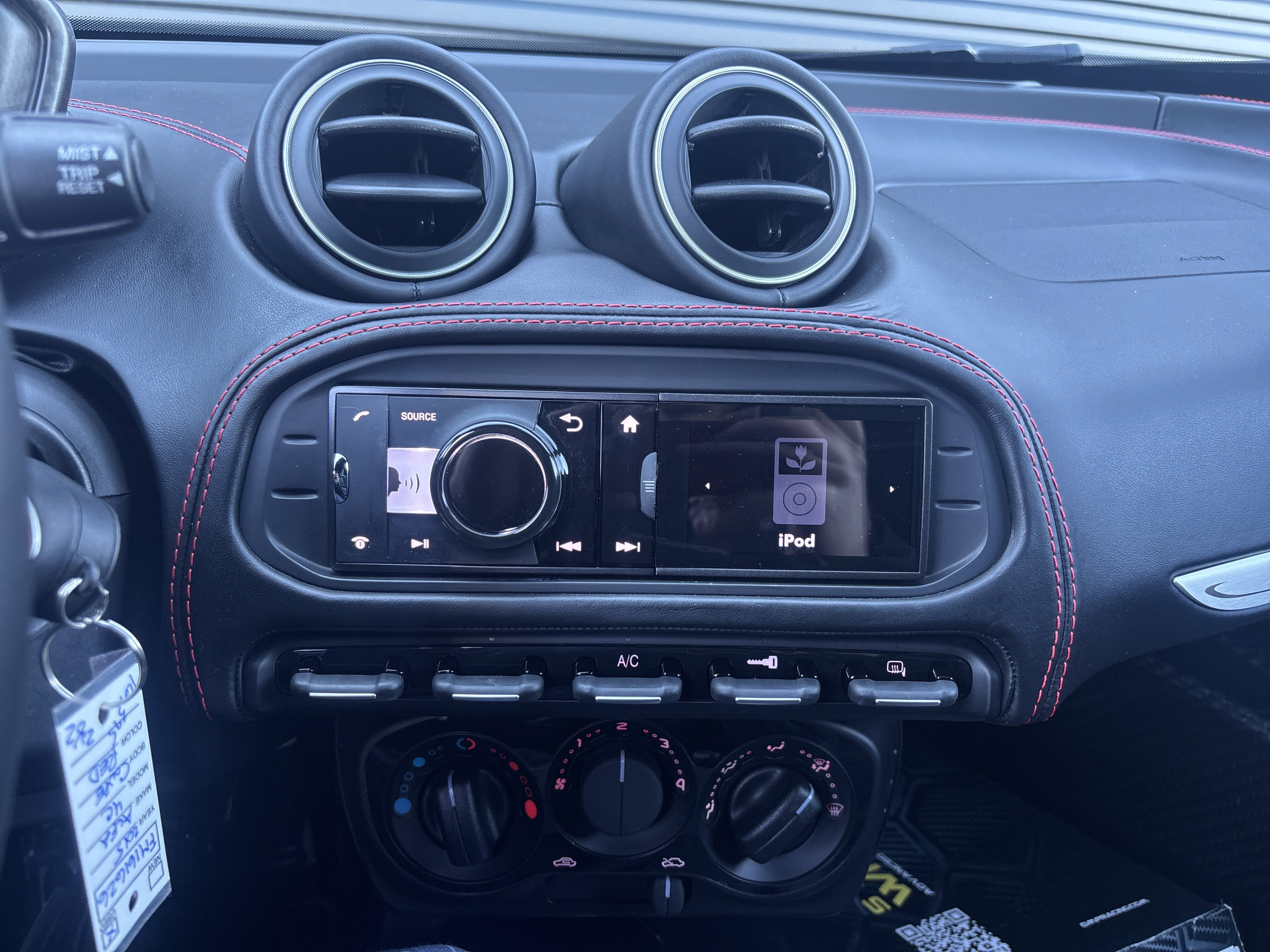Used 2015 Alfa Romeo 4C Coupe w/ Leather Interior Group image 18