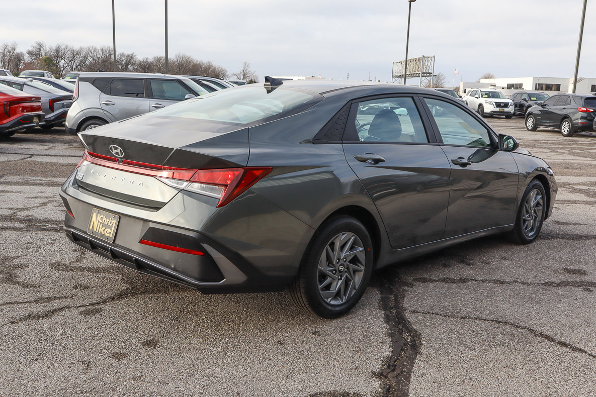 Used 2024 Hyundai Elantra SEL FWD image 4