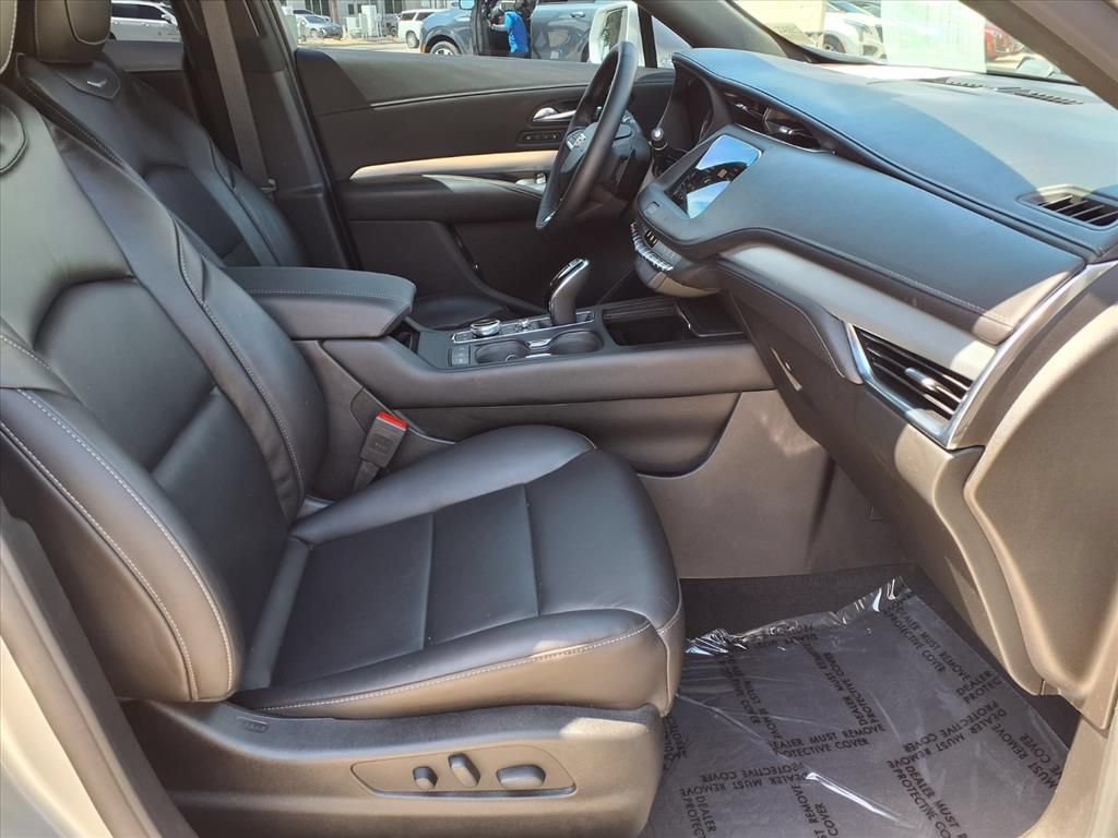 Used 2021 Cadillac XT4 Premium Luxury FWD image 9