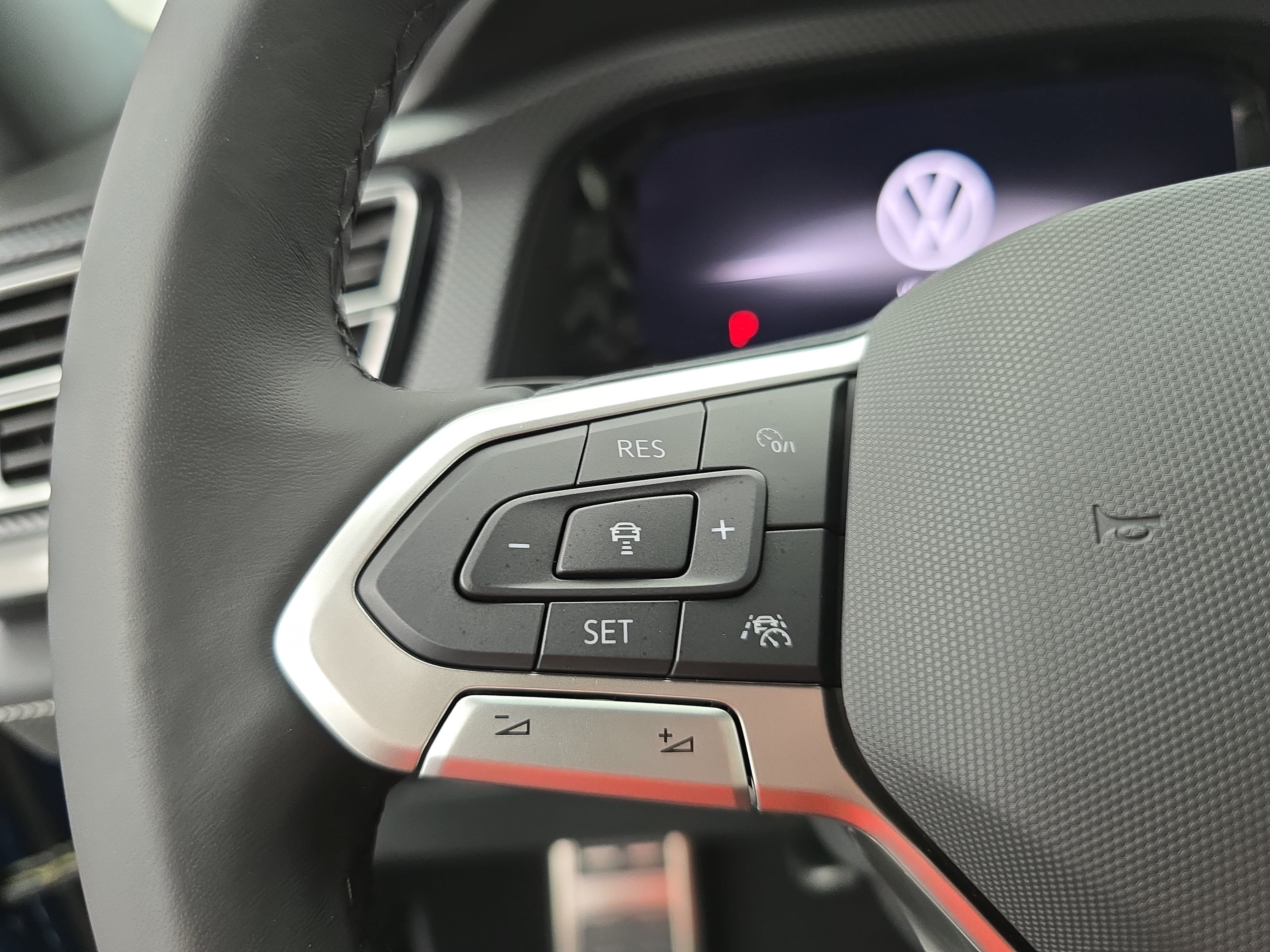 New 2026 Volkswagen Atlas Cross Sport SEL R-Line AWD/4WD image 17