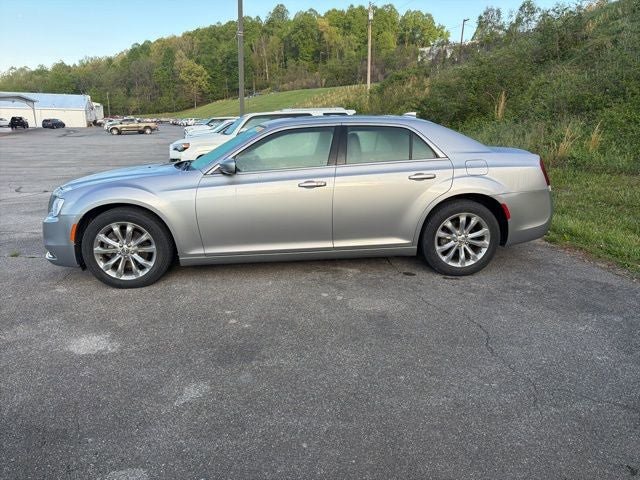 Used 2018 Chrysler 300 Touring L AWD/4WD image 5