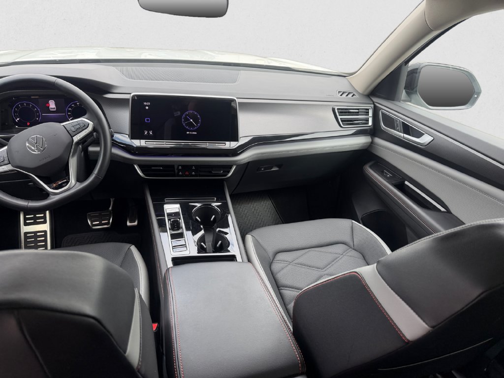 Certified 2025 Volkswagen Atlas Peak Edition SE AWD/4WD image 11