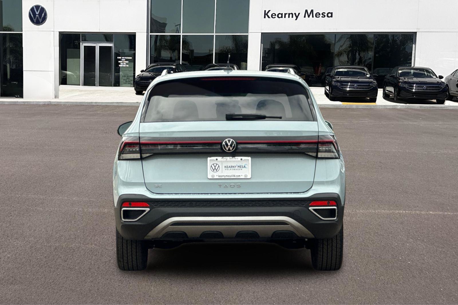 Used 2025 Volkswagen Taos SE FWD image 5