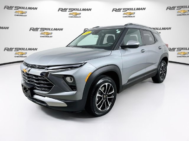 Used 2025 Chevrolet TrailBlazer LT AWD/4WD image 3