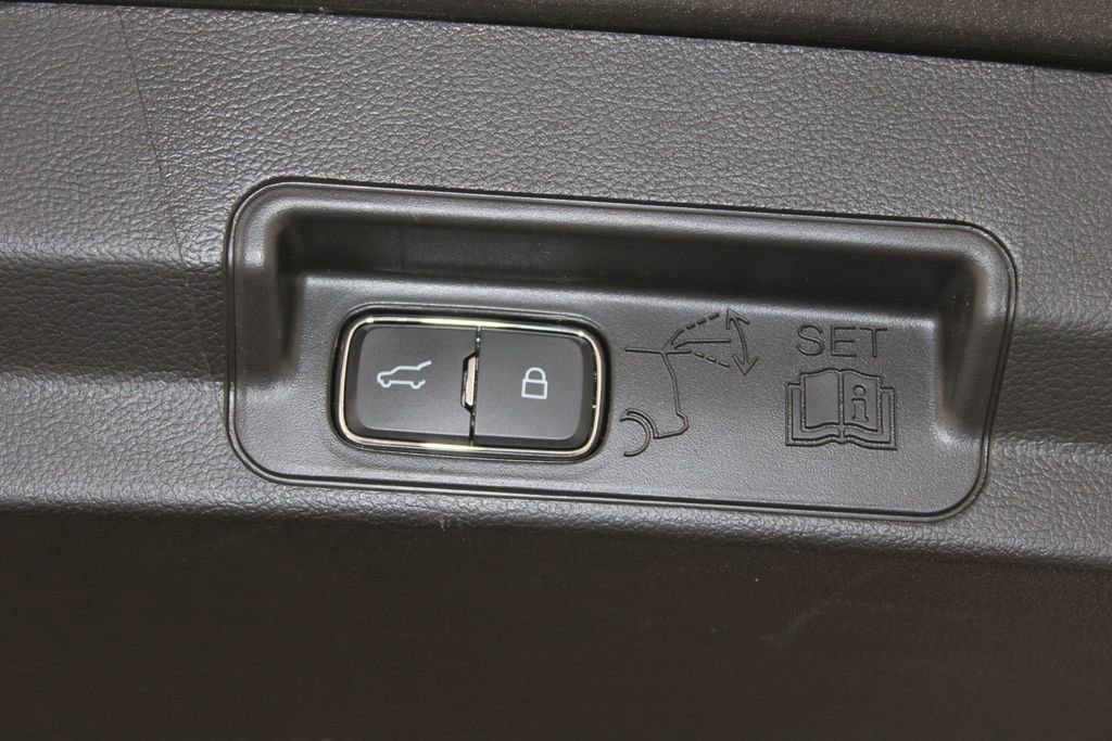 Used 2025 Ford Explorer Active image 16