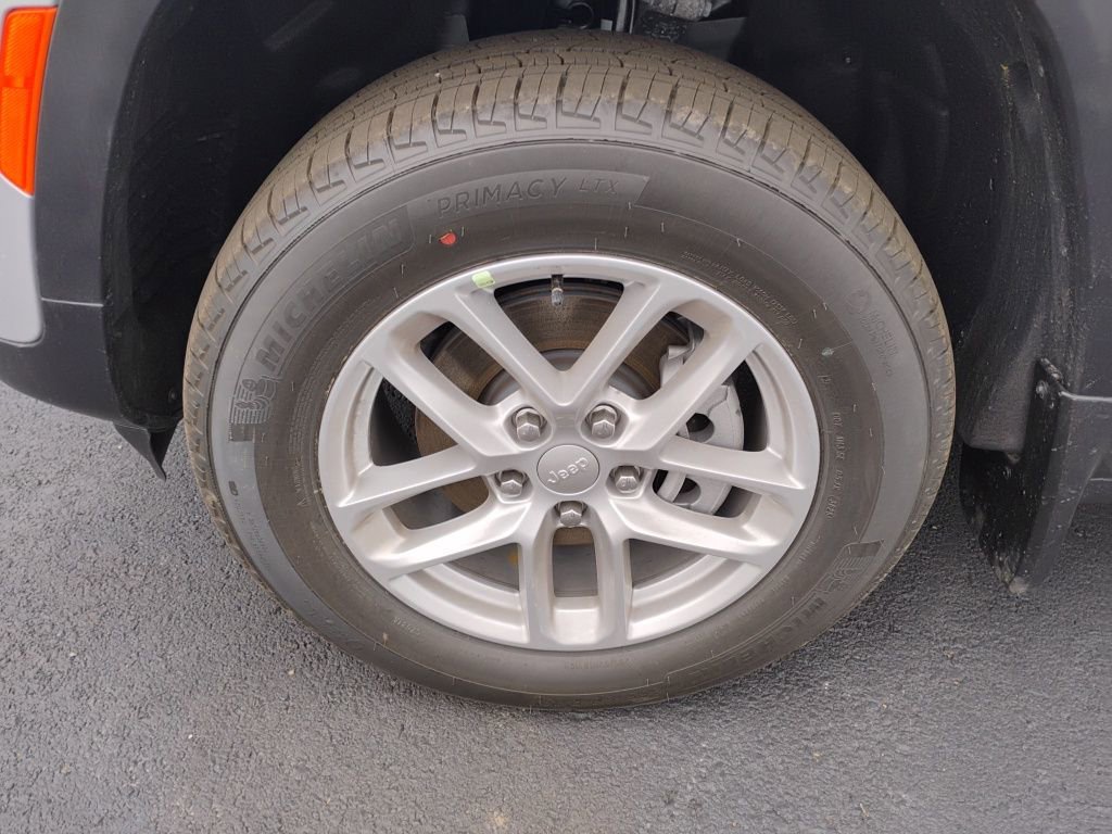 New 2025 Jeep Grand Cherokee Laredo X w/ Trailer Tow Package image 9