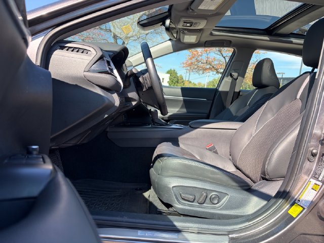 Used 2023 Toyota Camry XSE w/ Cold Weather Package FWD image 21