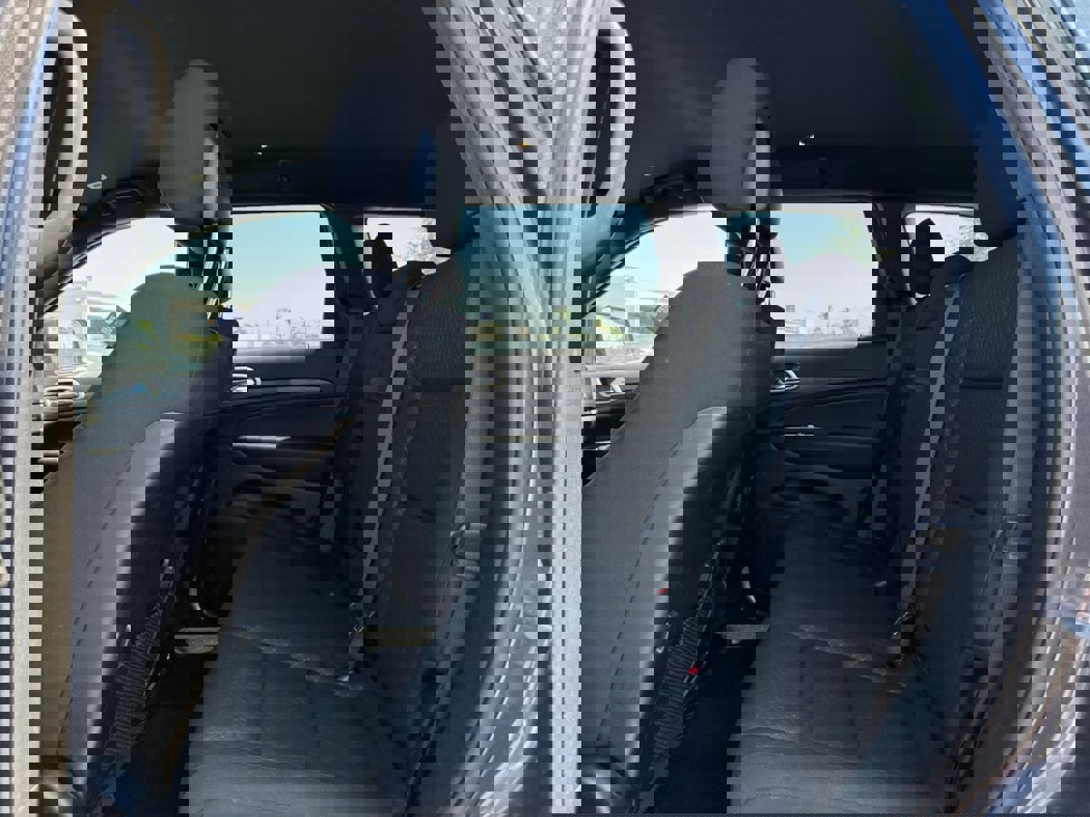 Used 2021 Jeep Grand Cherokee Laredo image 16