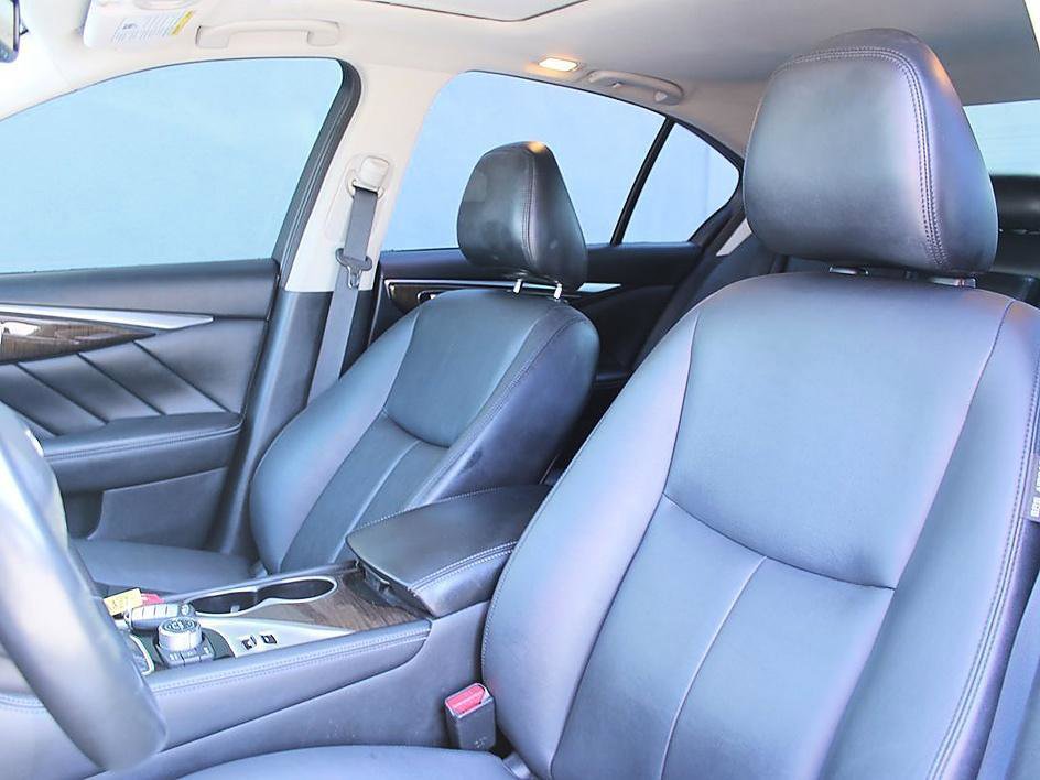 Used 2018 INFINITI Q50 Luxe w/ Essential Package (2.0T Luxe) RWD image 12