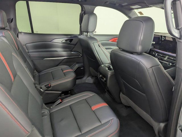 Used 2024 Chevrolet Traverse RS image 21