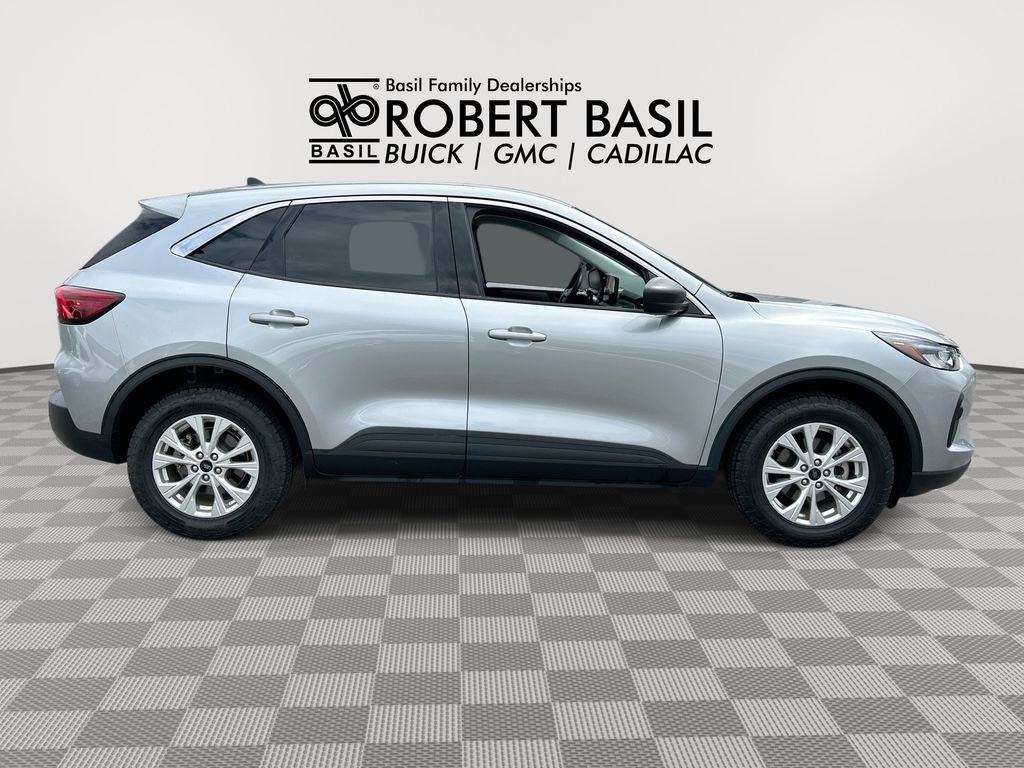Used 2023 Ford Escape Active w/ Tech Pack #1 AWD/4WD image 9