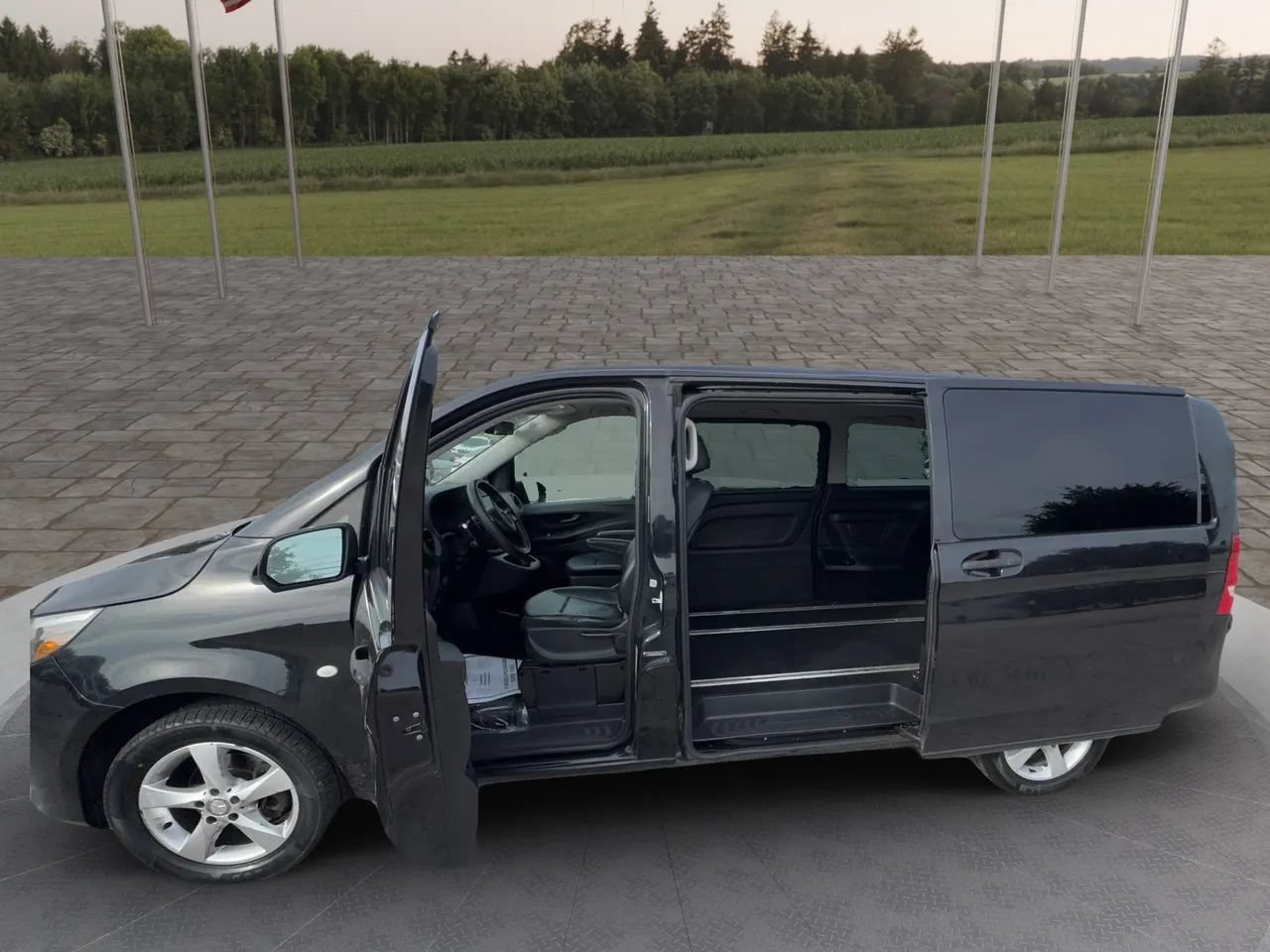 Used 2018 Mercedes-Benz Metris Passenger image 20