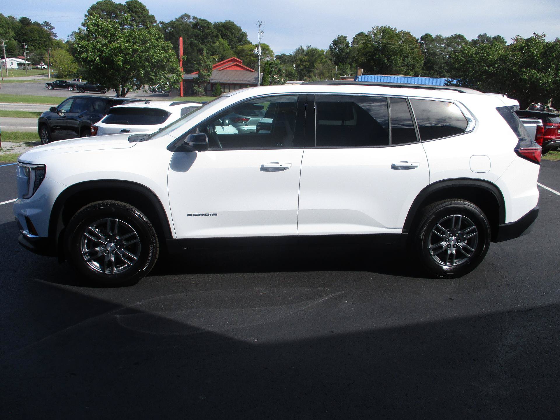 Used 2025 GMC Acadia Elevation FWD image 30