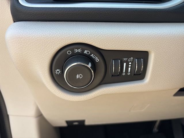 Used 2023 Chrysler Pacifica Touring-L image 26