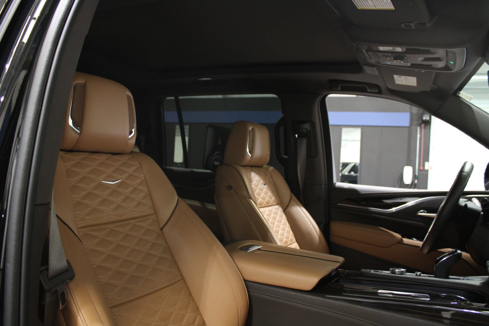 Used 2023 Cadillac Escalade ESV Premium Luxury w/ Performance Package AWD/4WD image 25