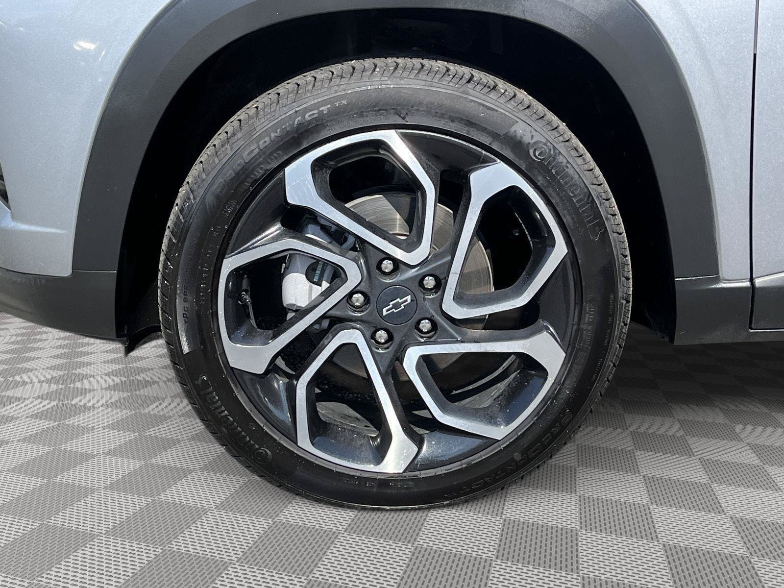 Used 2025 Chevrolet Trax RS w/ Driver Confidence Package FWD image 9