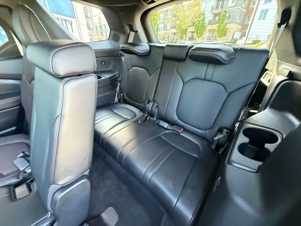 Used 2025 Honda Pilot Black Edition image 32