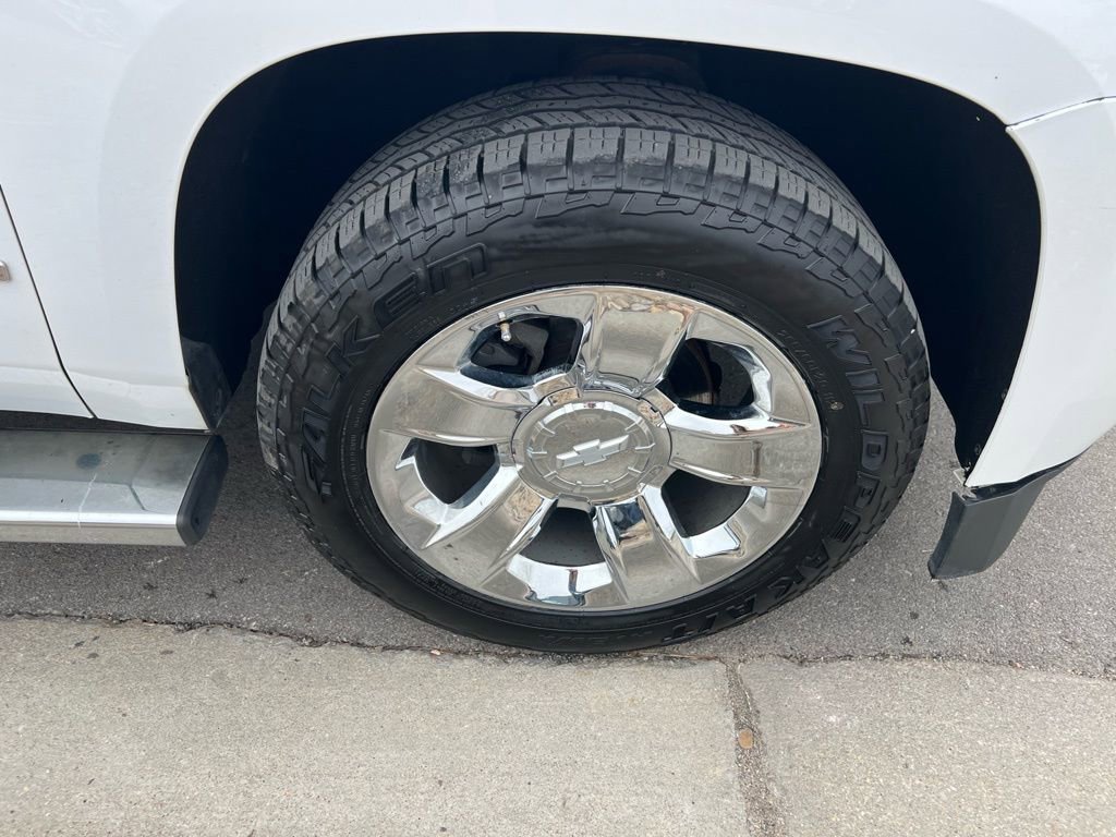 Used 2018 Chevrolet Suburban LT w/ LT Signature Package image 11