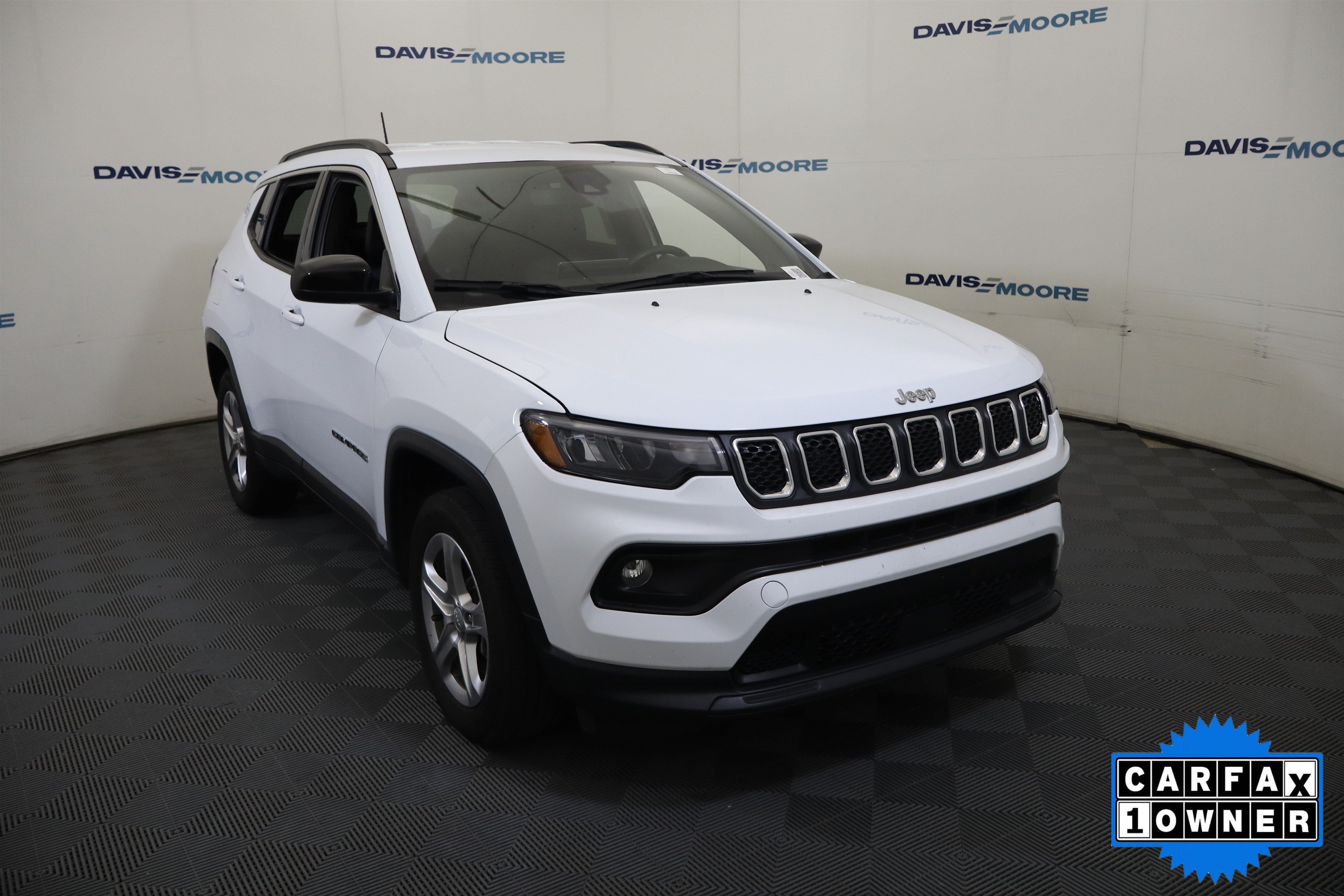 Used 2024 Jeep Compass Latitude AWD/4WD image 3