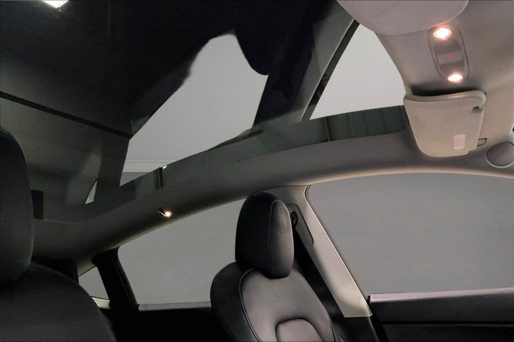 Used 2020 Tesla Model Y Long Range AWD/4WD image 25