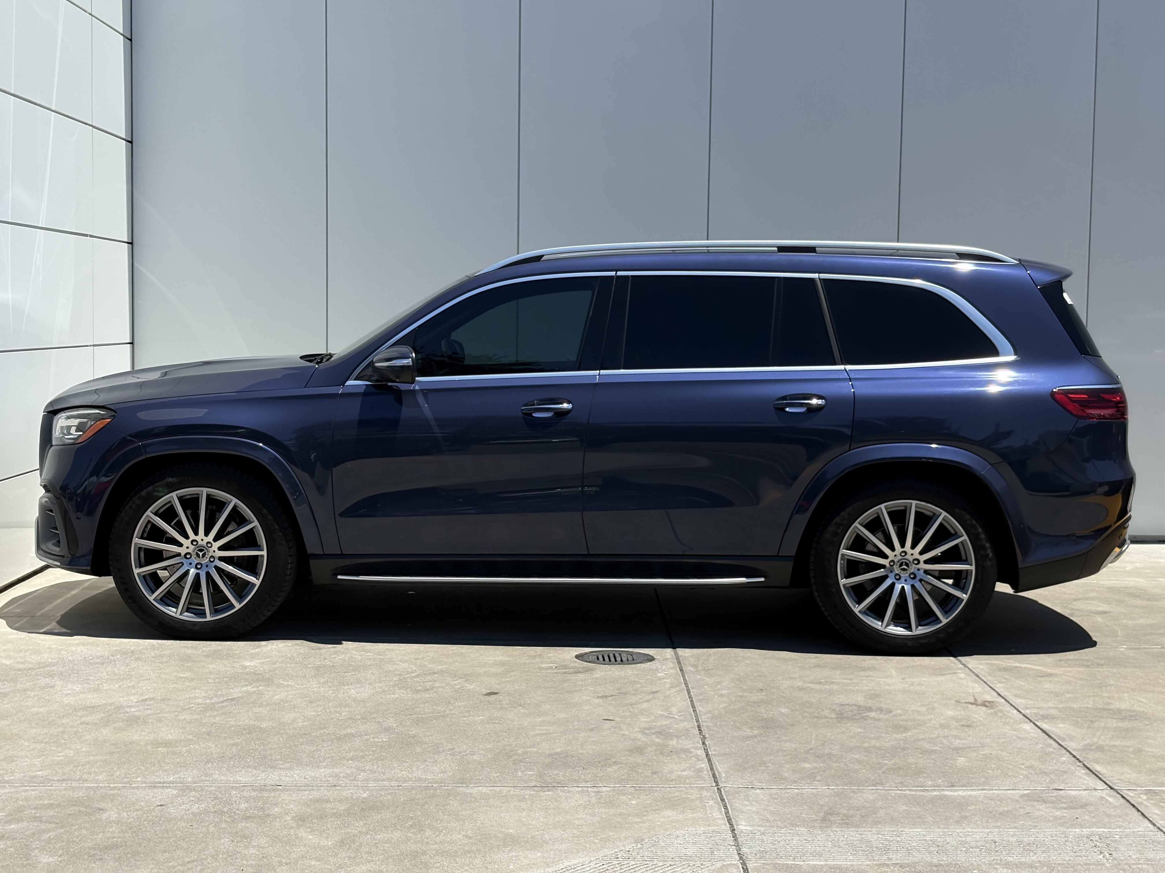 Used 2024 Mercedes-Benz GLS 580 4MATIC image 4