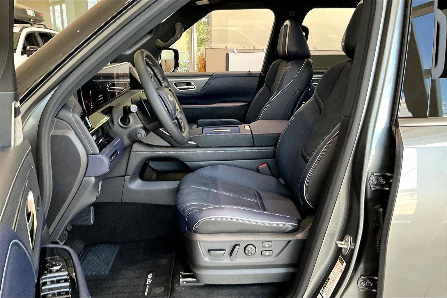 New 2026 INFINITI QX80 4WD image 10