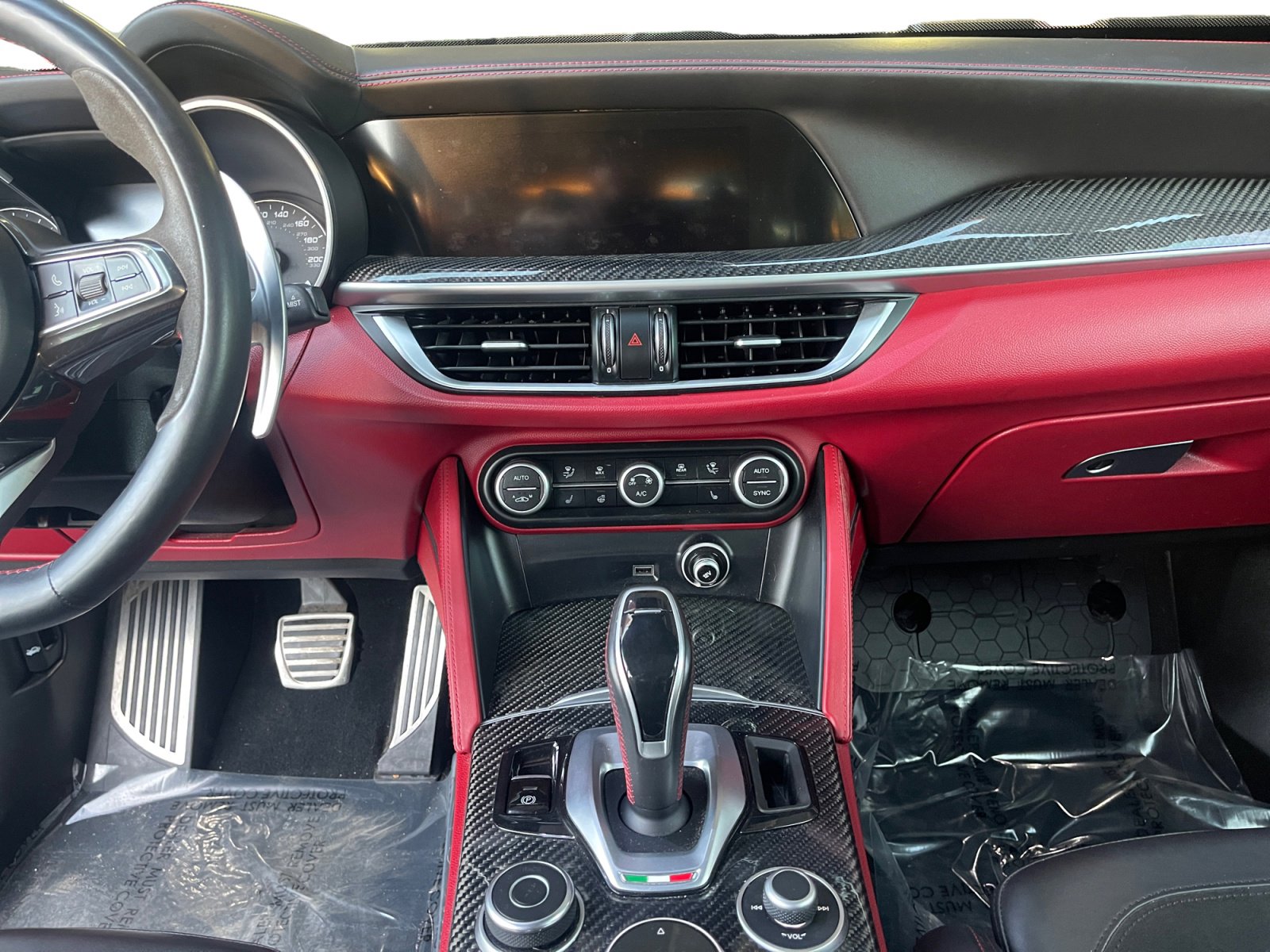 Used 2020 Alfa Romeo Stelvio Quadrifoglio image 11