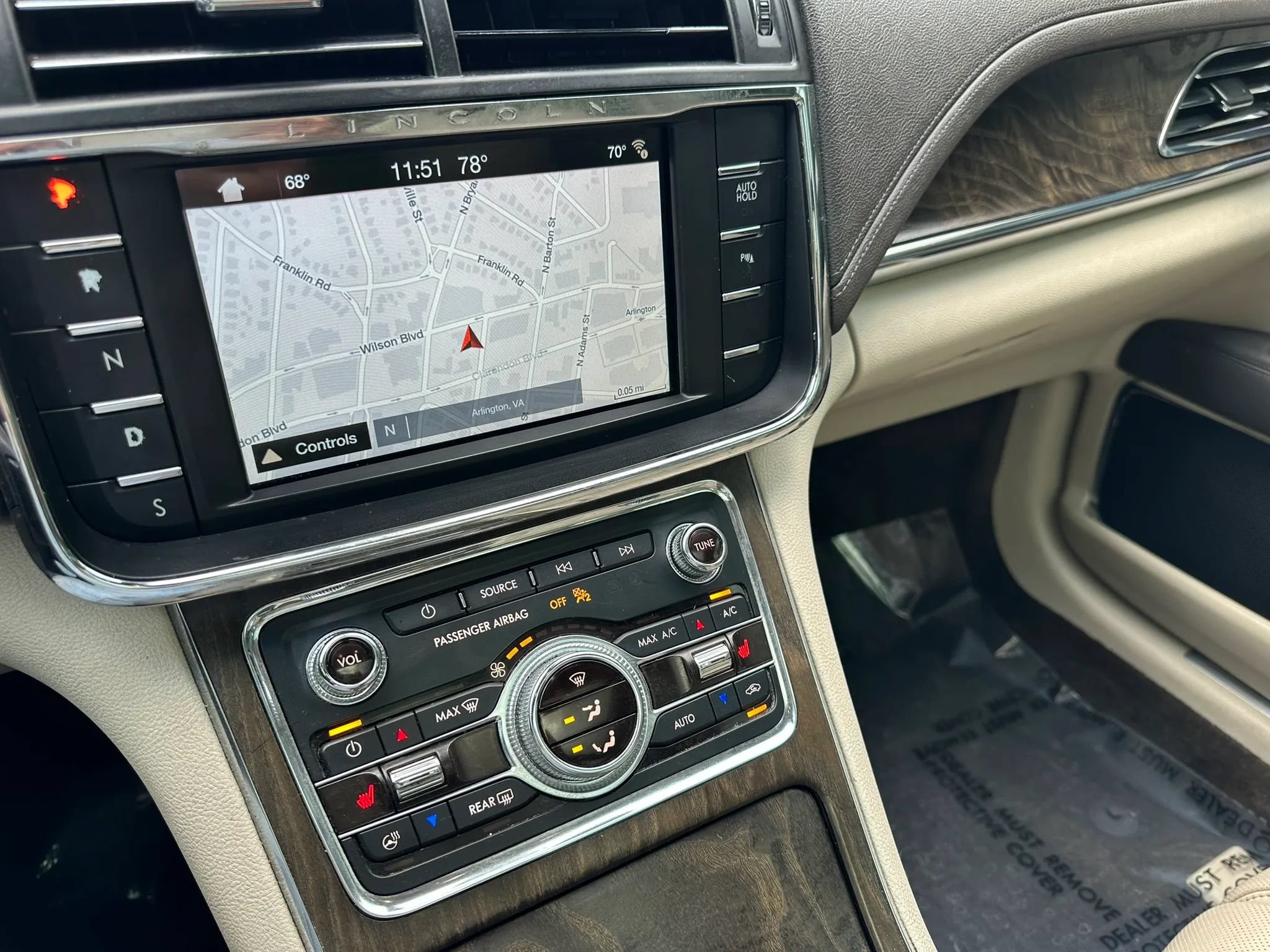 Used 2017 Lincoln Continental Select w/ Climate Package FWD image 26