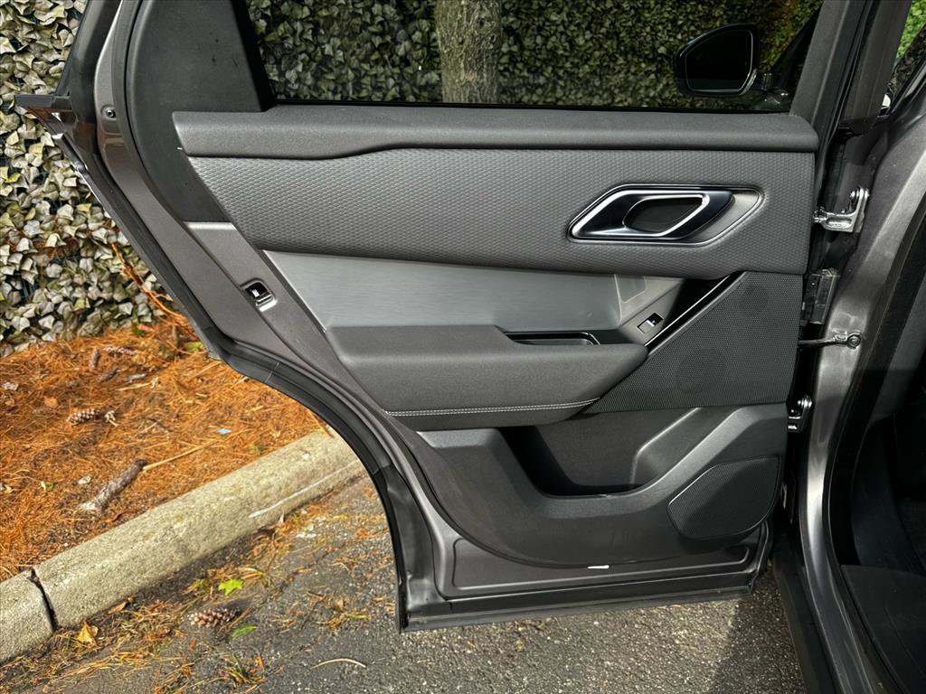 Used 2023 Land Rover Range Rover Velar R-Dynamic S image 16