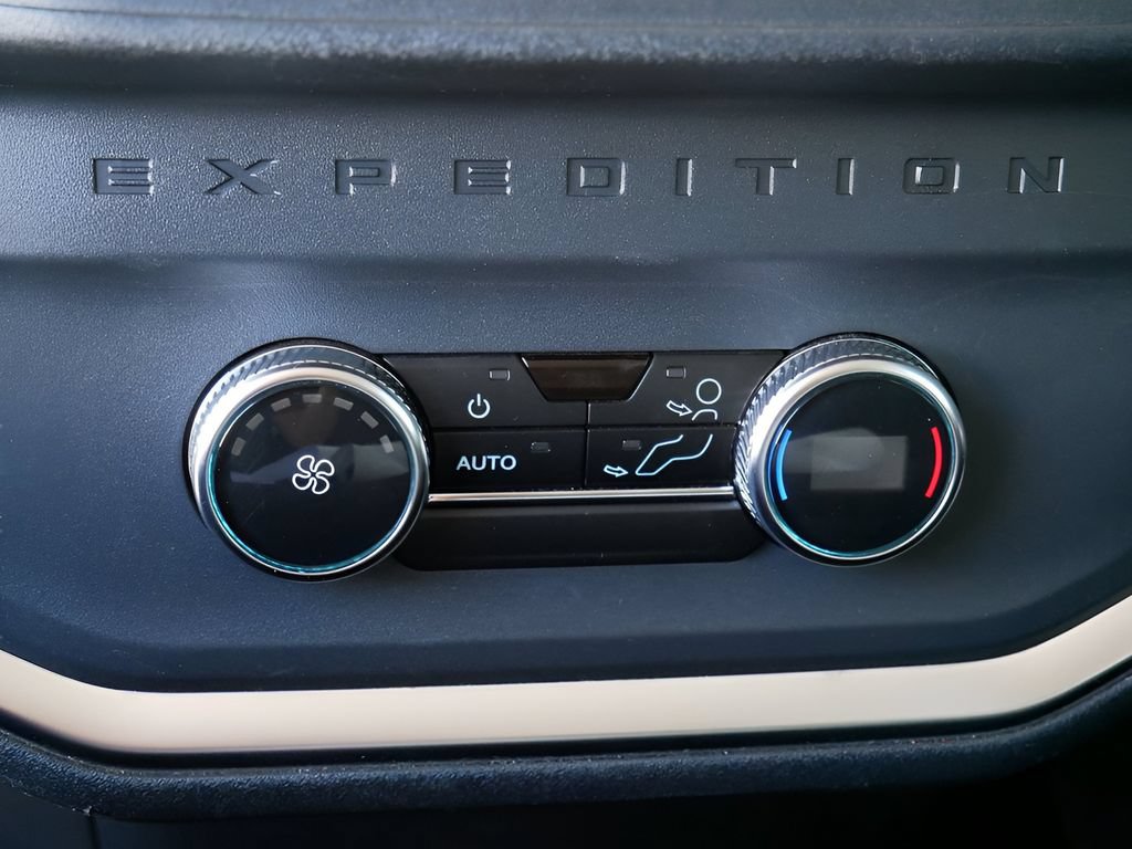 Used 2025 Ford Expedition Active AWD/4WD image 15