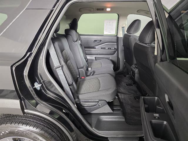 Used 2025 Nissan Pathfinder S w/ Cargo Package image 16