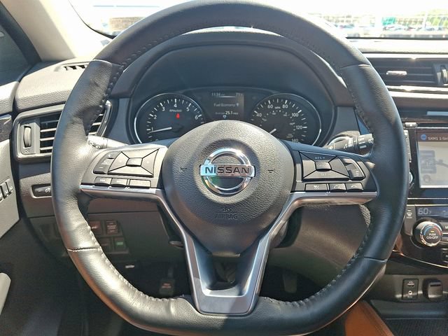 Used 2017 Nissan Rogue SL w/ SL Premium Package AWD/4WD image 16