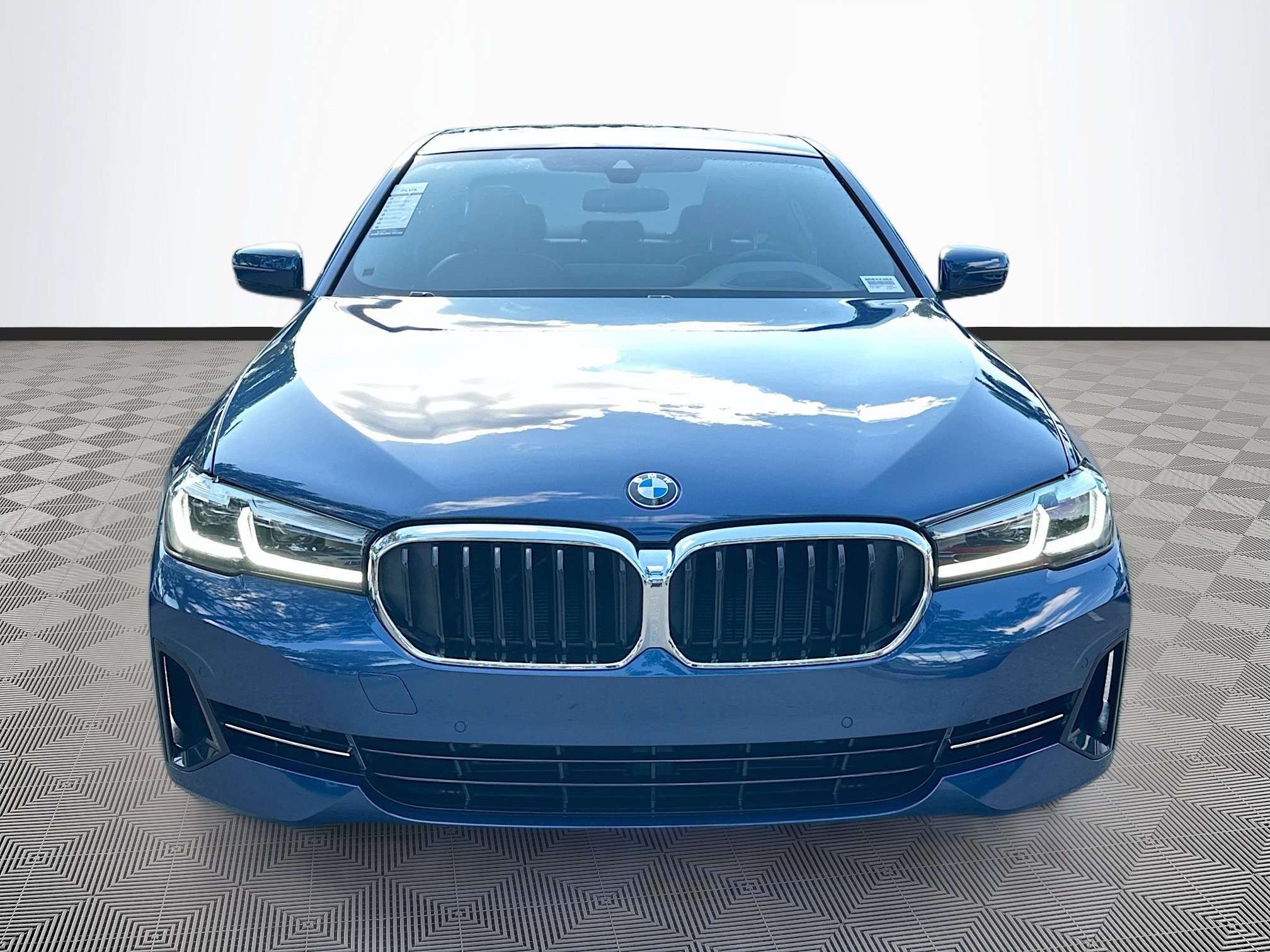 Used 2023 BMW 540i w/ Premium Package image 2