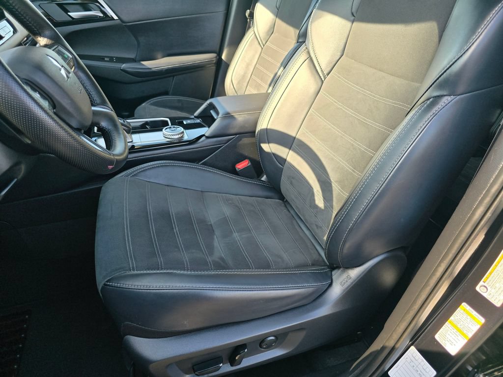 Used 2025 Mitsubishi Outlander SE AWD/4WD image 16