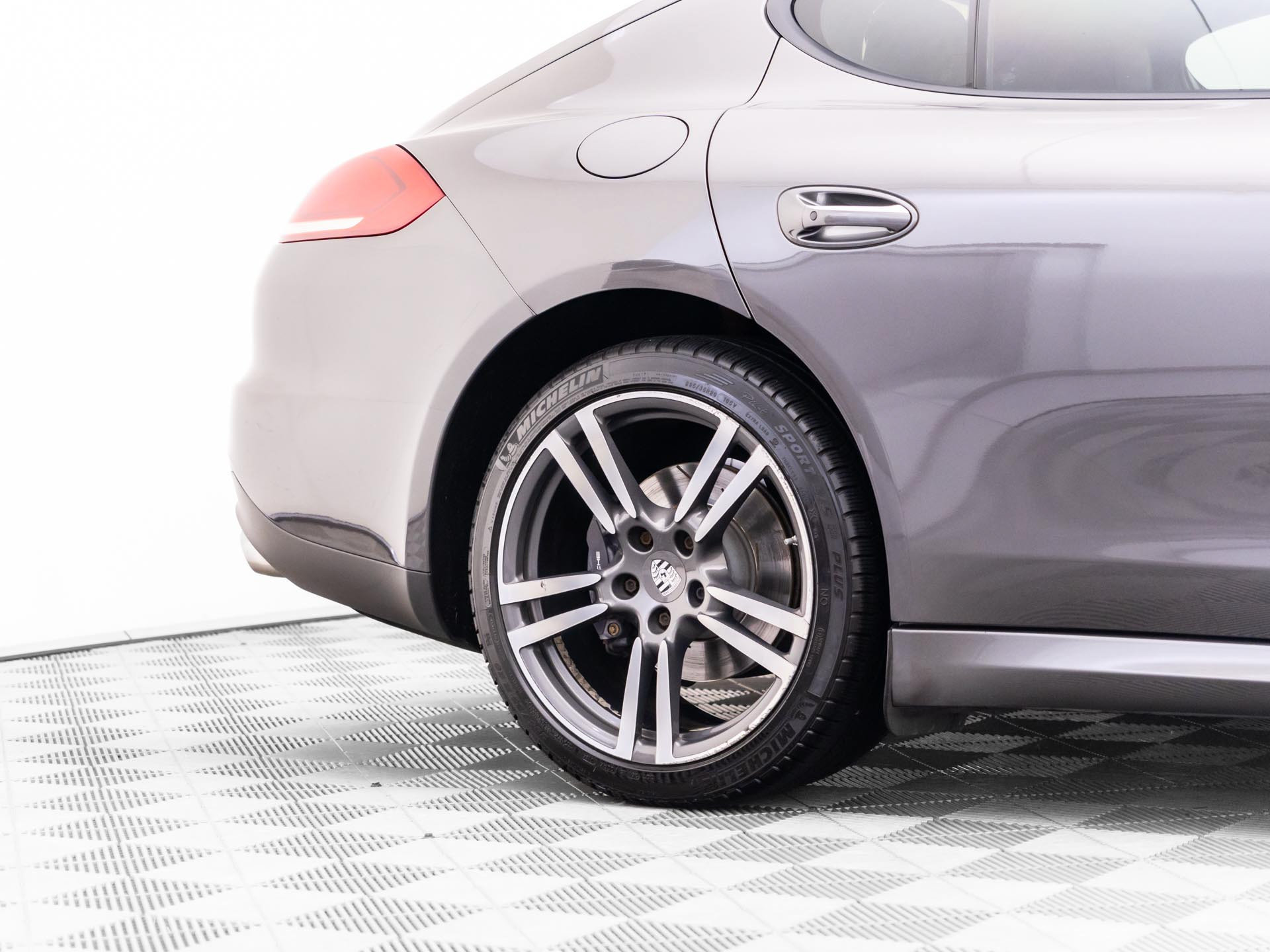 Used 2015 Porsche Panamera image 35
