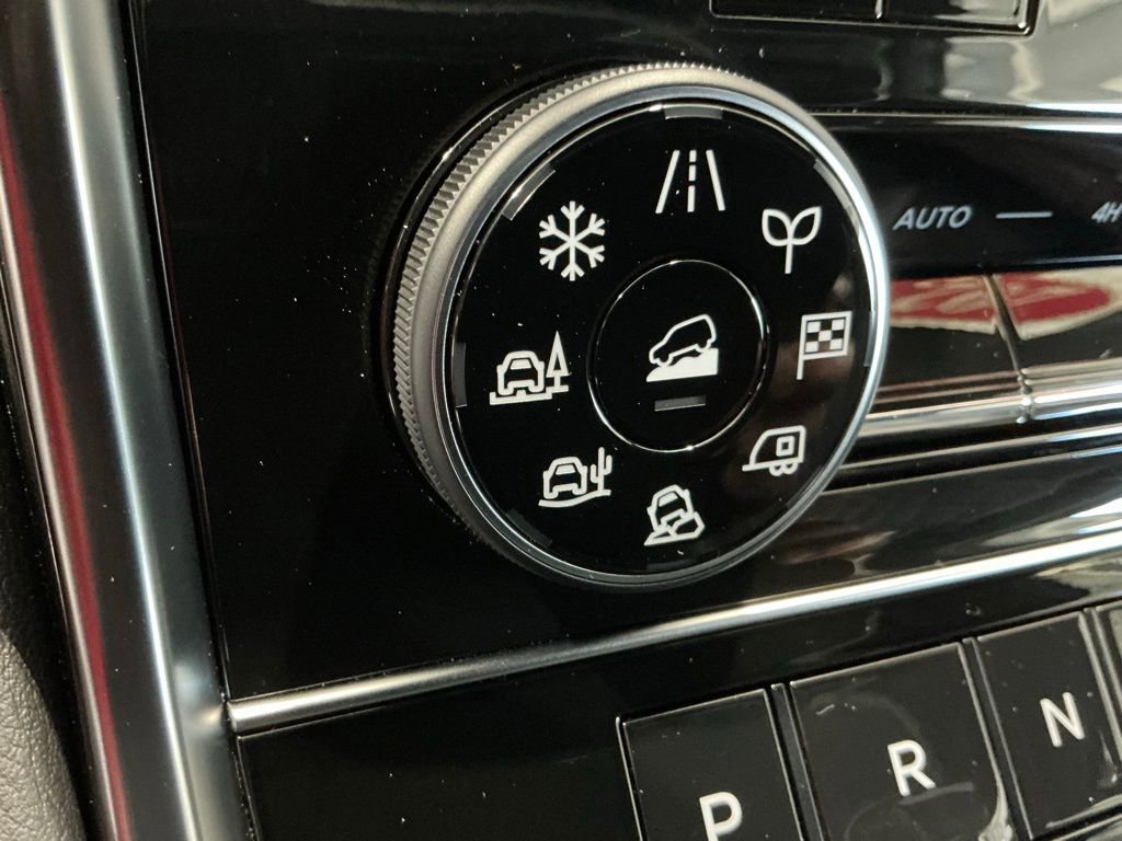 Used 2025 Nissan Armada PRO-4X image 7