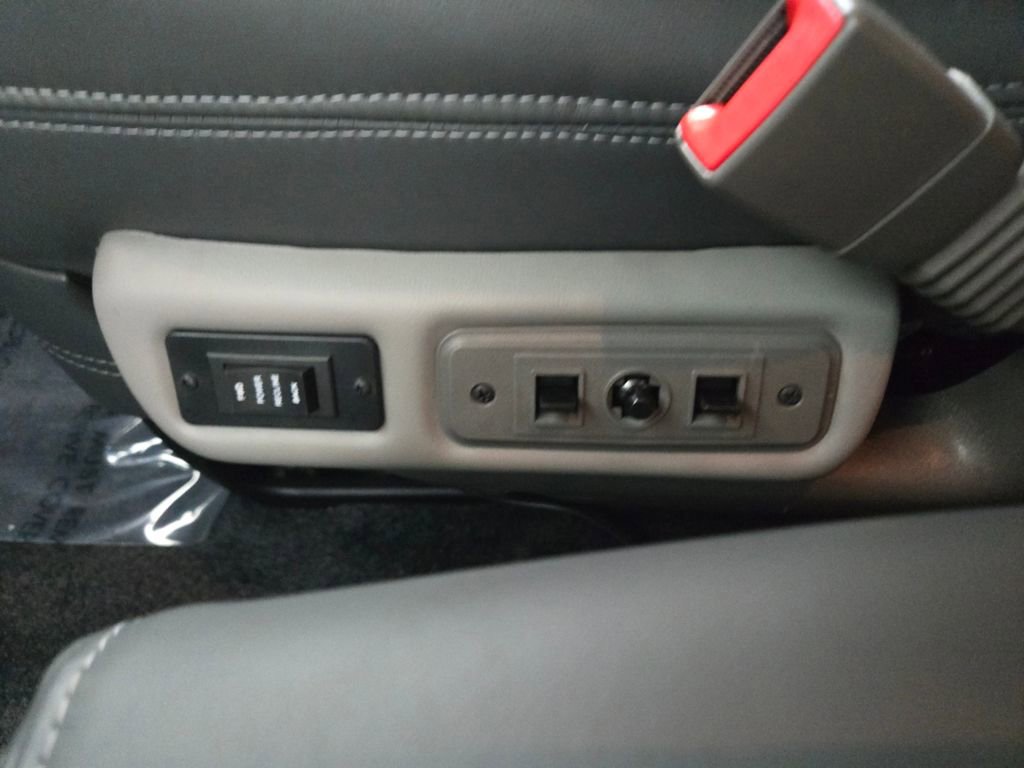 Used 2023 GMC Savana 2500 image 24