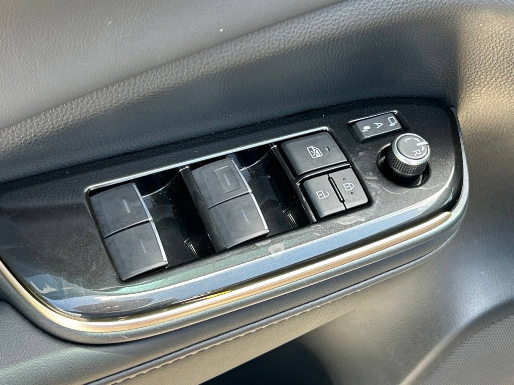 Used 2024 Toyota Crown Platinum AWD/4WD image 16