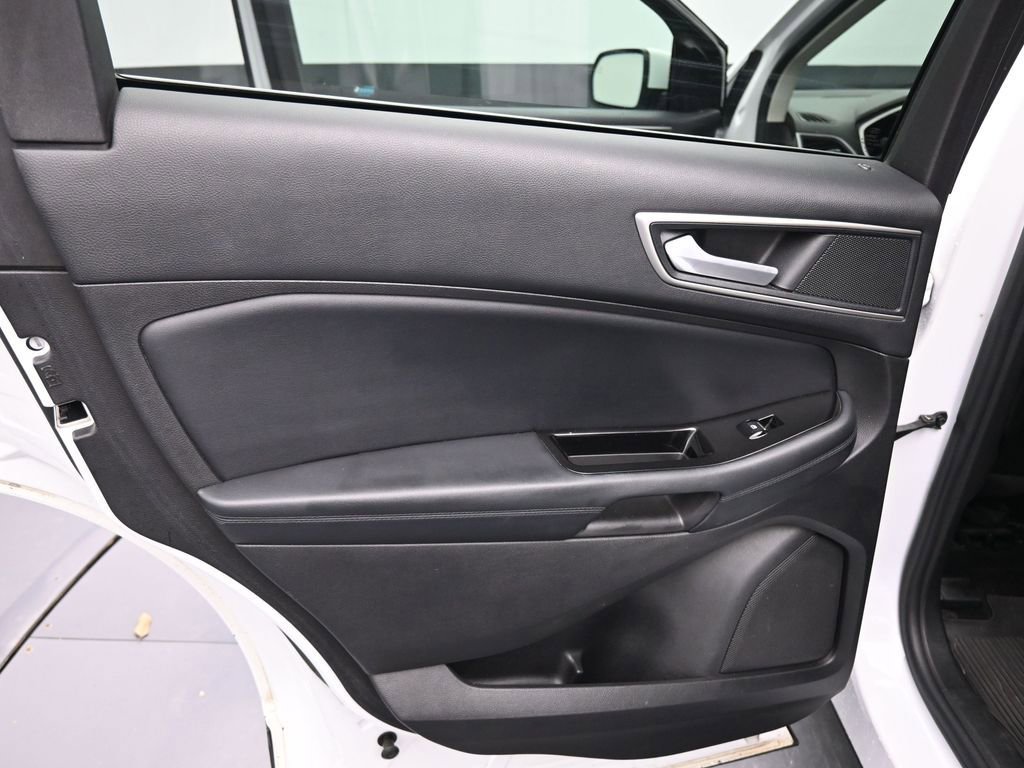 Used 2017 Ford Edge SEL w/ Equipment Group 201A AWD/4WD image 21