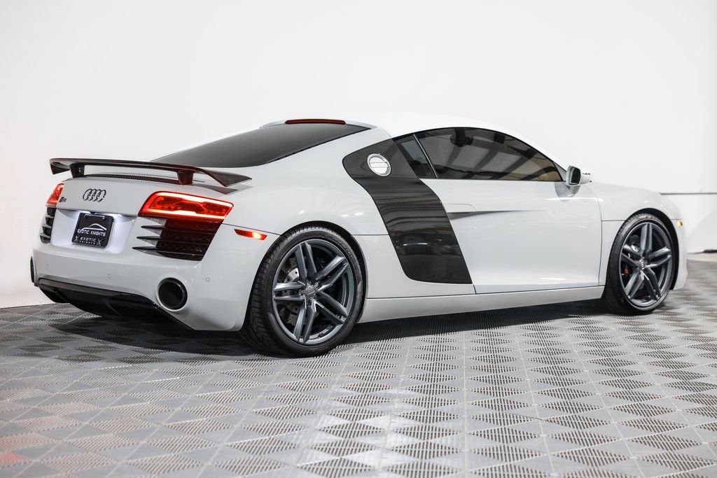 Used 2015 Audi R8 V8 w/ Extended Leather Package image 6